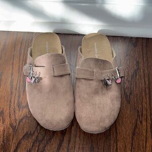 Madden Girl Tan Suede Slide Mules with Charm Accents size 5